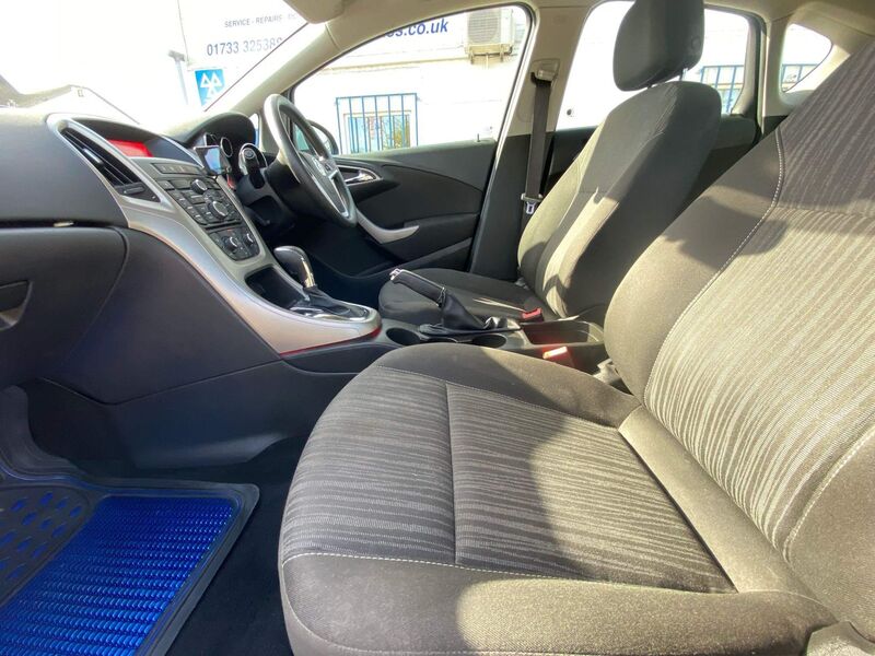 VAUXHALL ASTRA 1.6 16v Exclusiv Auto Euro 5 5dr 2010