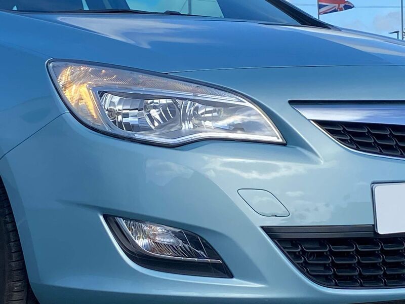 VAUXHALL ASTRA 1.6 16v Exclusiv Auto Euro 5 5dr 2010