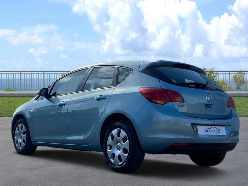 VAUXHALL ASTRA 1.6 16v Exclusiv Auto Euro 5 5dr 2010
