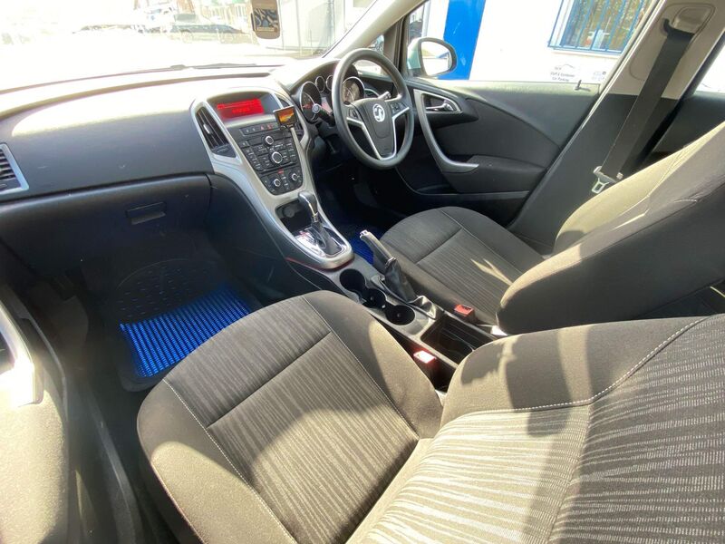 VAUXHALL ASTRA 1.6 16v Exclusiv Auto Euro 5 5dr 2010