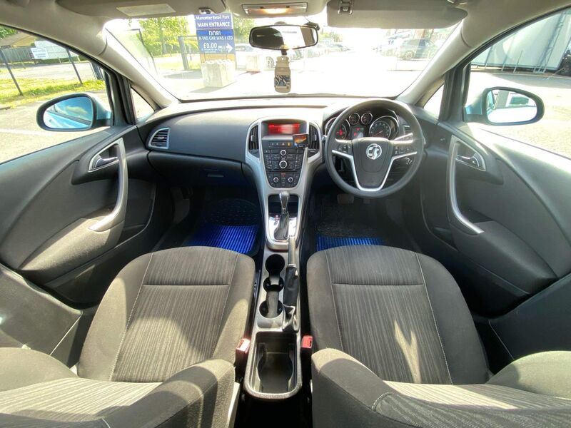VAUXHALL ASTRA 1.6 16v Exclusiv Auto Euro 5 5dr 2010