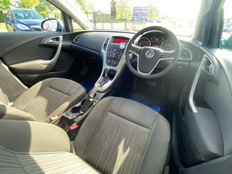 VAUXHALL ASTRA 1.6 16v Exclusiv Auto Euro 5 5dr 2010
