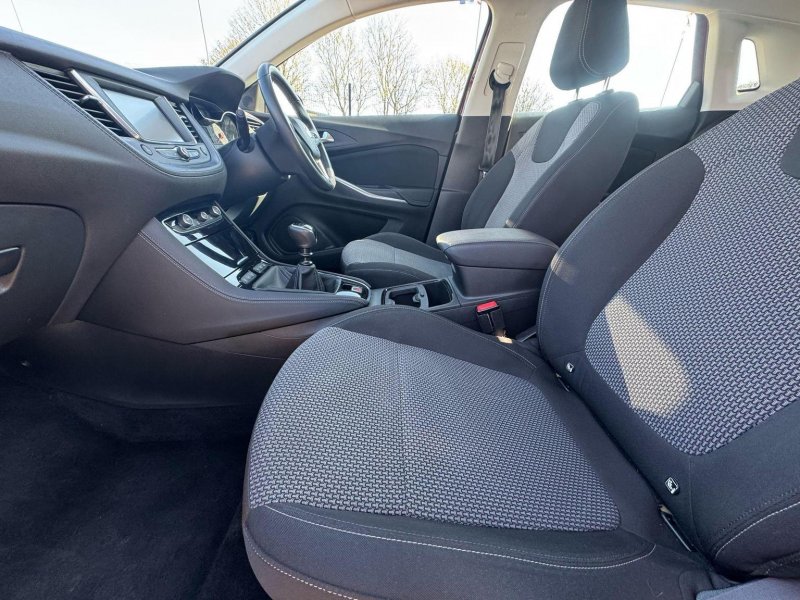 VAUXHALL GRANDLAND X 1.2 Turbo SE Euro 6 (s/s) 5dr 2018