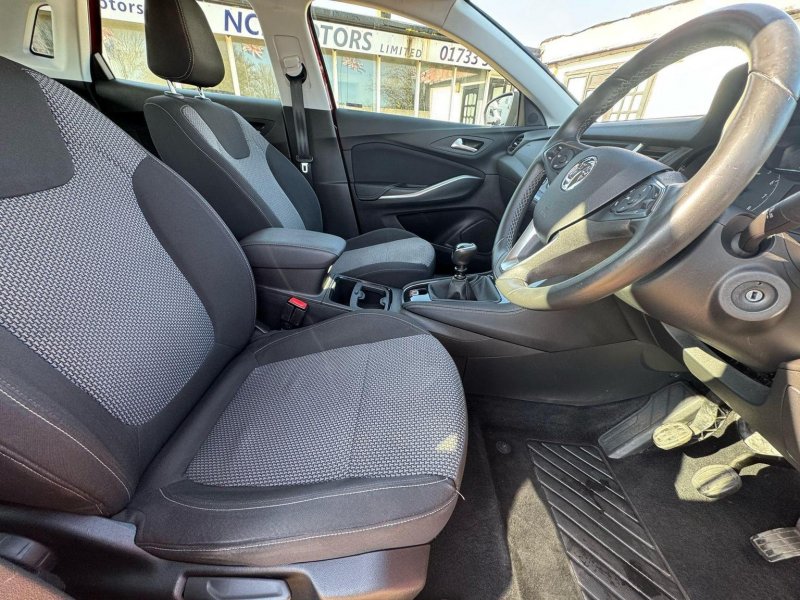 VAUXHALL GRANDLAND X 1.2 Turbo SE Euro 6 (s/s) 5dr 2018