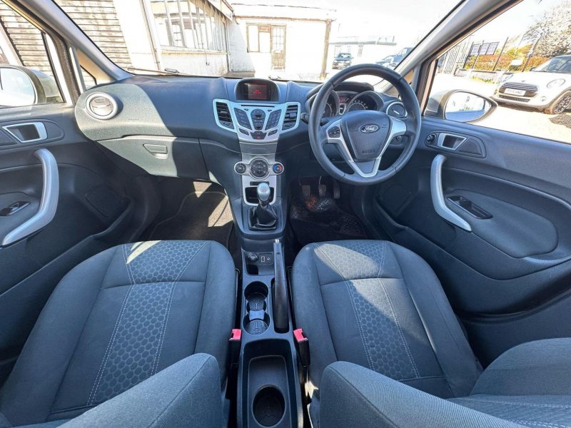 FORD FIESTA 1.4 Zetec 5dr 2011