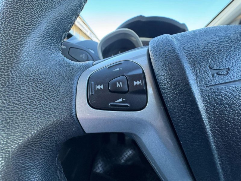 FORD FIESTA 1.4 Zetec 5dr 2011