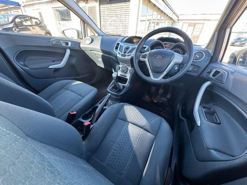 FORD FIESTA 1.4 Zetec 5dr 2011