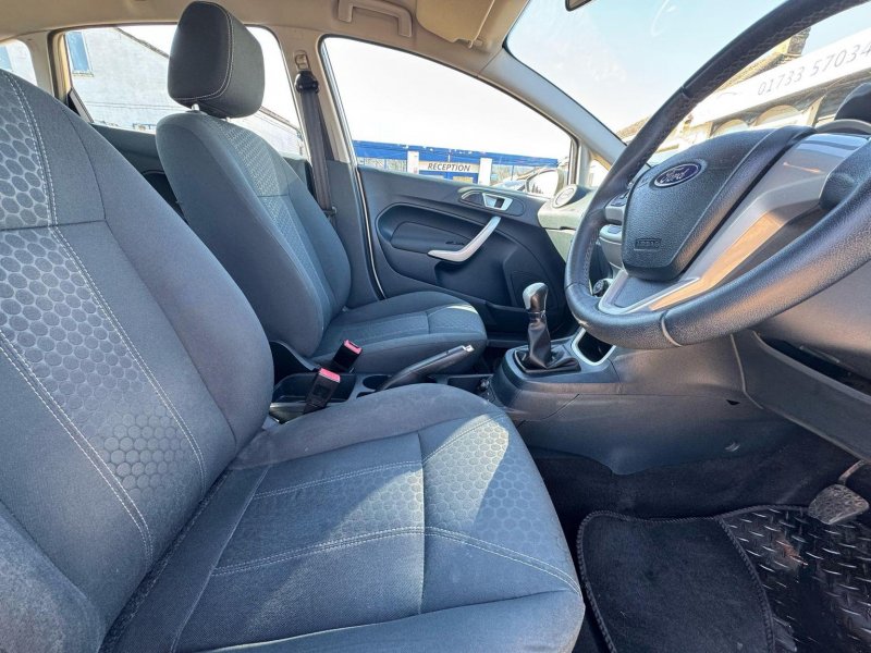 FORD FIESTA 1.4 Zetec 5dr 2011