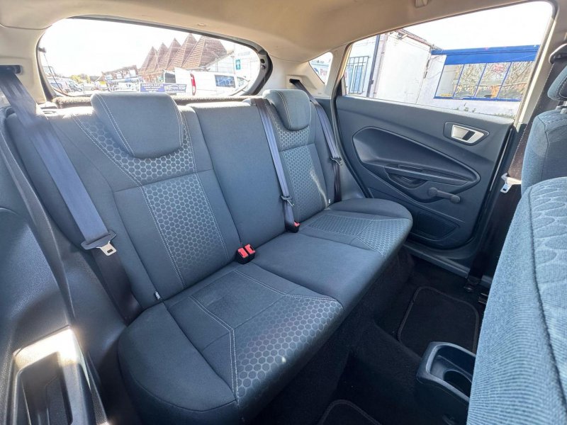 FORD FIESTA 1.4 Zetec 5dr 2011