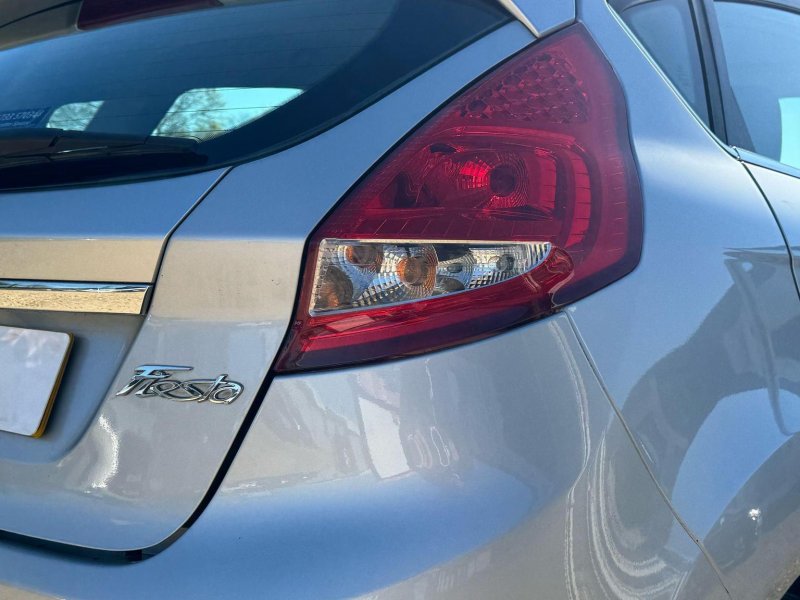 FORD FIESTA 1.4 Zetec 5dr 2011