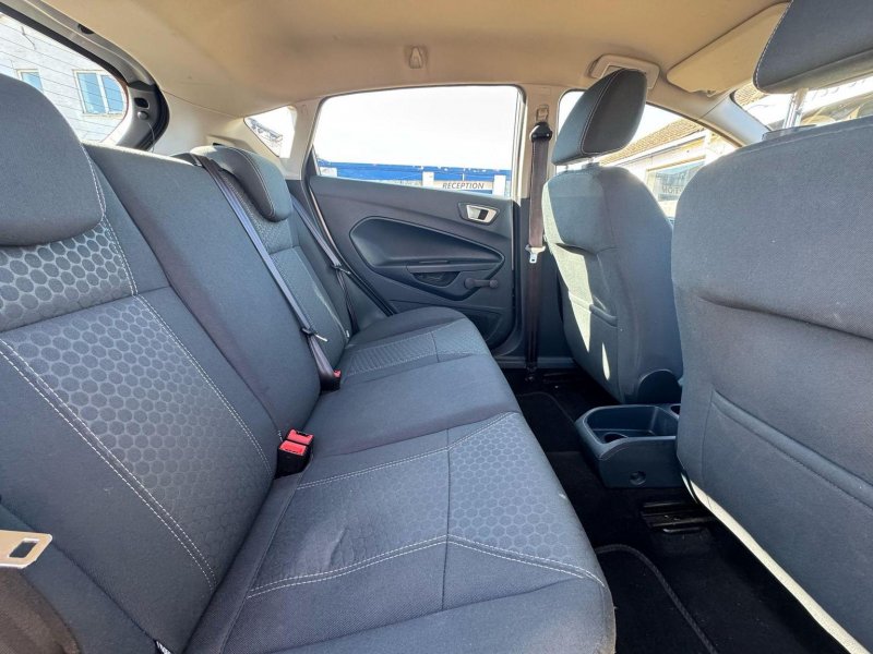 FORD FIESTA 1.4 Zetec 5dr 2011
