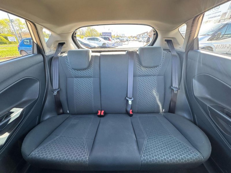 FORD FIESTA 1.4 Zetec 5dr 2011