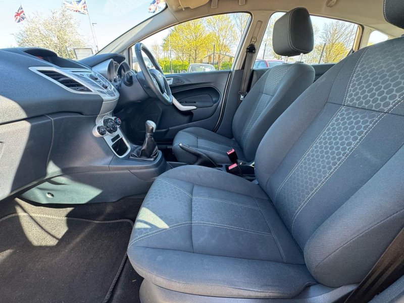 FORD FIESTA 1.4 Zetec 5dr 2011