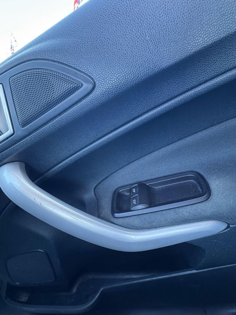 FORD FIESTA 1.4 Zetec 5dr 2011