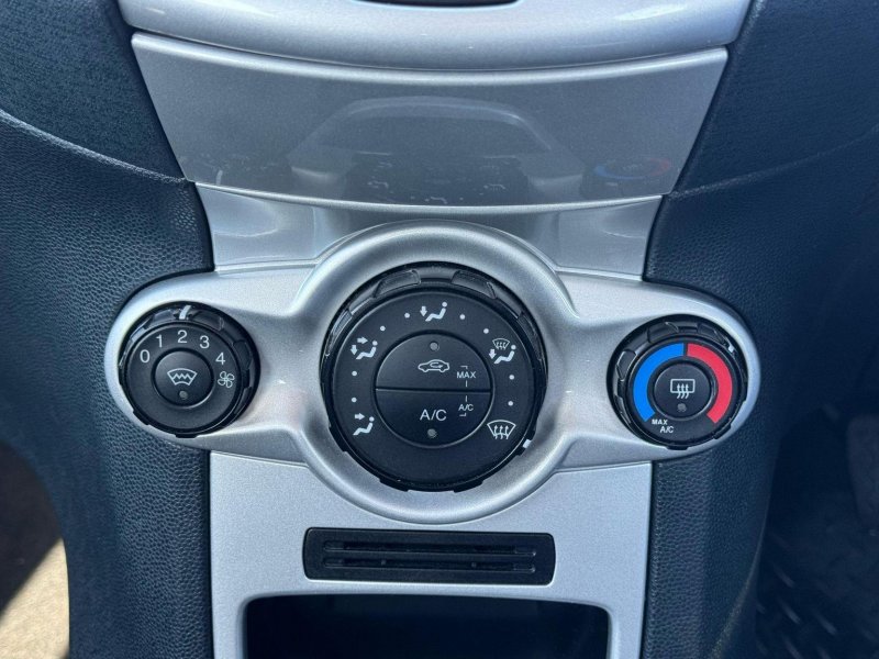 FORD FIESTA 1.4 Zetec 5dr 2011