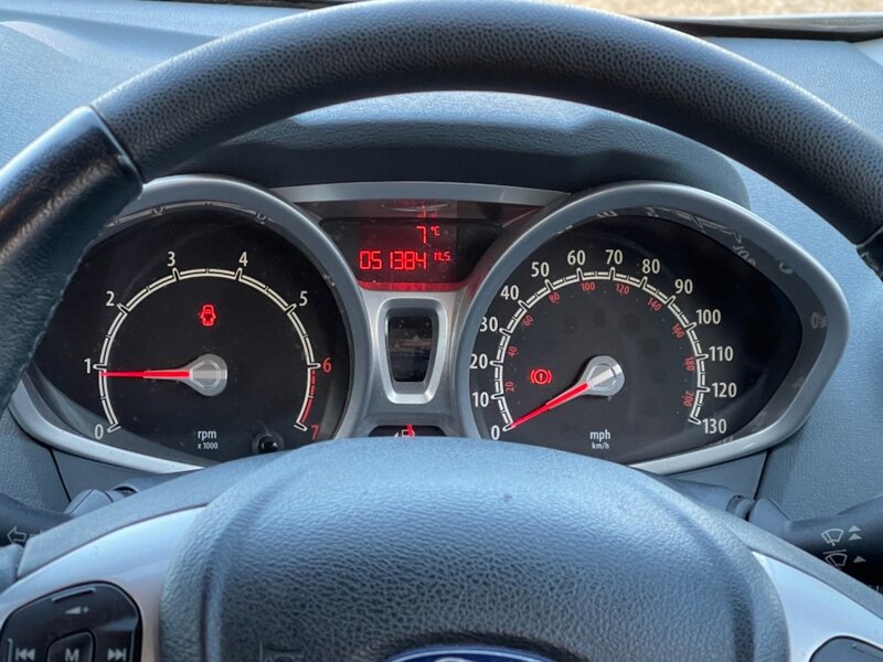 FORD FIESTA TITANIUM 2010