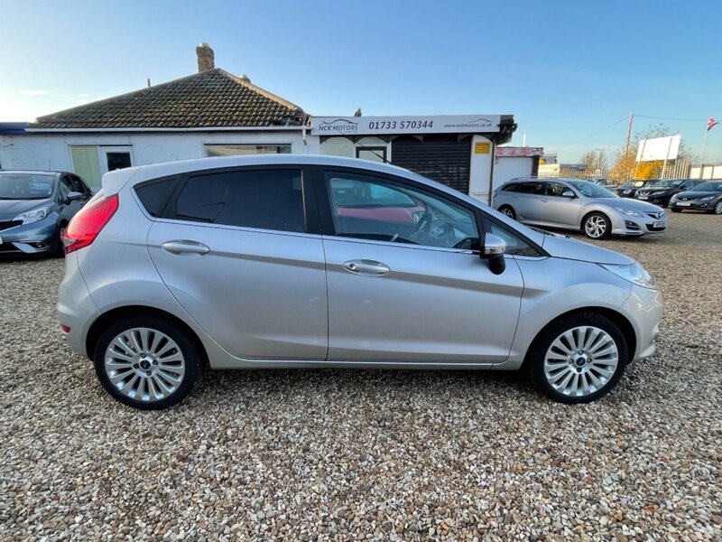 FORD FIESTA TITANIUM 2010