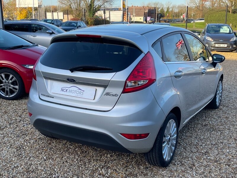 FORD FIESTA TITANIUM 2010