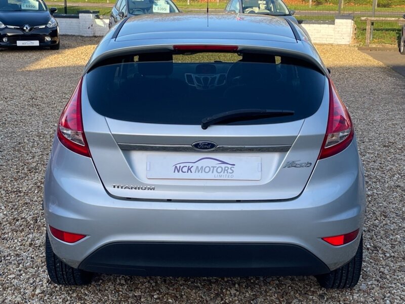 FORD FIESTA TITANIUM 2010