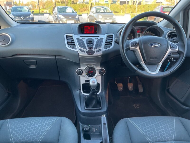 FORD FIESTA TITANIUM 2010