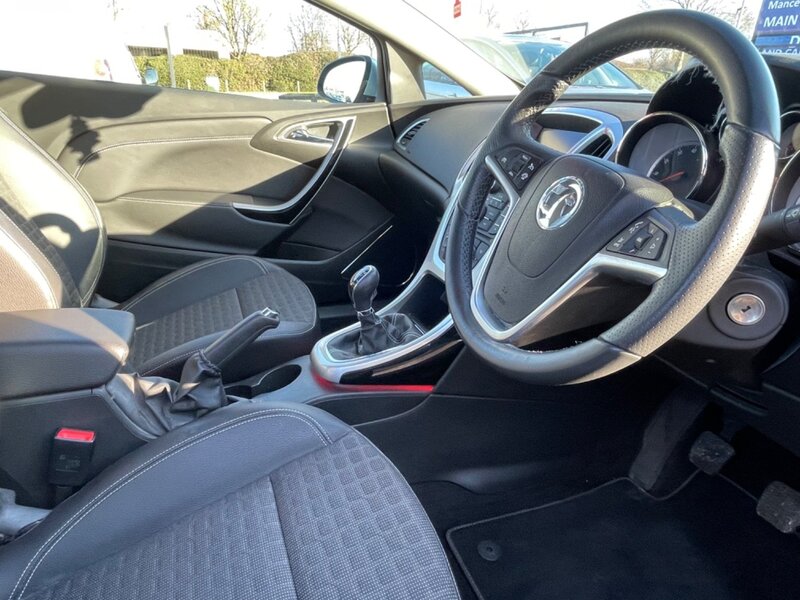 VAUXHALL ASTRA GTC SRI 2013
