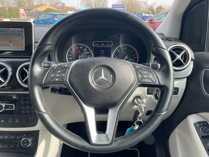 MERCEDES-BENZ B CLASS B200 CDI BLUEEFFICIENCY SE 2012