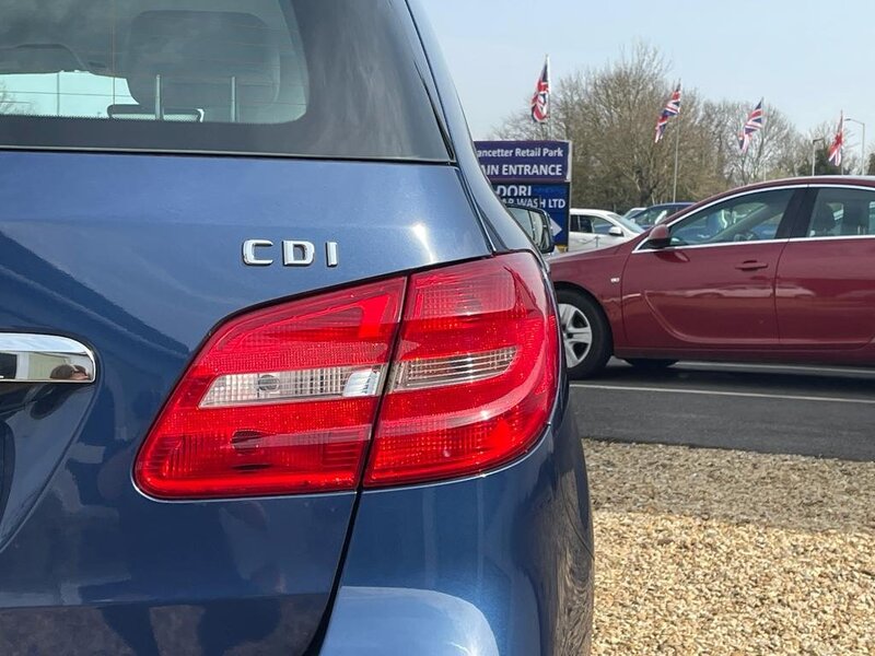 MERCEDES-BENZ B CLASS B200 CDI BLUEEFFICIENCY SE 2012