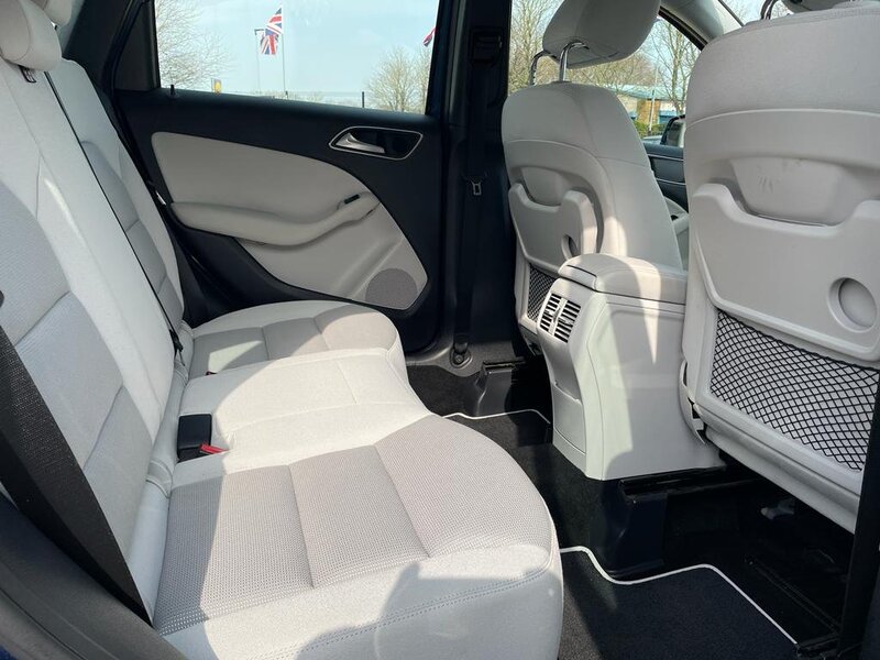 MERCEDES-BENZ B CLASS B200 CDI BLUEEFFICIENCY SE 2012