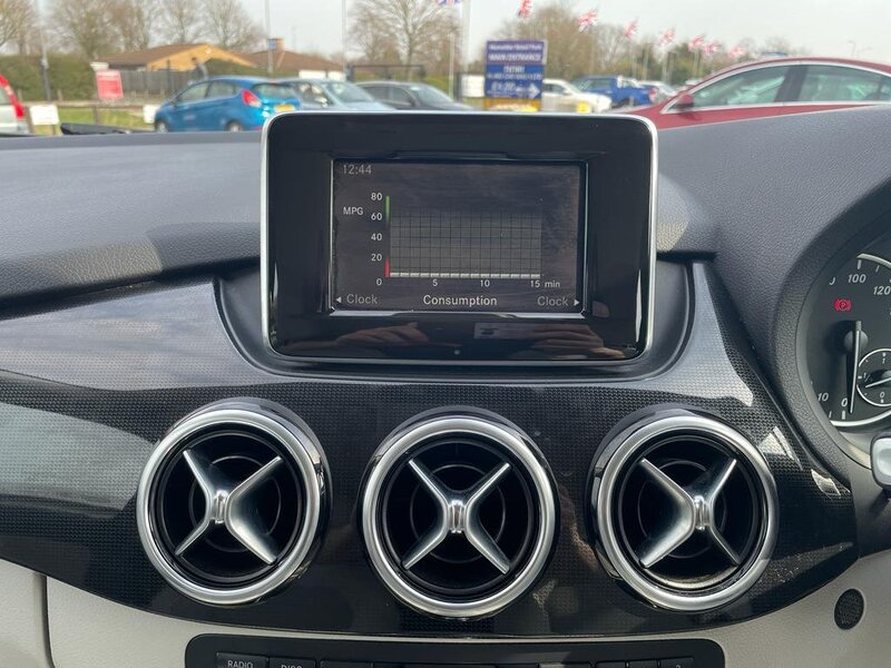 MERCEDES-BENZ B CLASS B200 CDI BLUEEFFICIENCY SE 2012