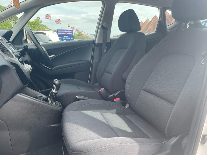 HYUNDAI IX20 ACTIVE 2012