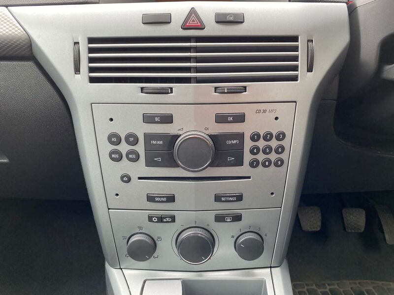 VAUXHALL ASTRA SXI 2009