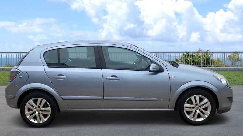 VAUXHALL ASTRA SXI 2009