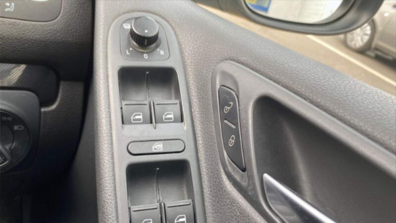 VOLKSWAGEN GOLF 1.6 TDI BlueMotion Tech Match Euro 5 (s/s) 5dr 2011