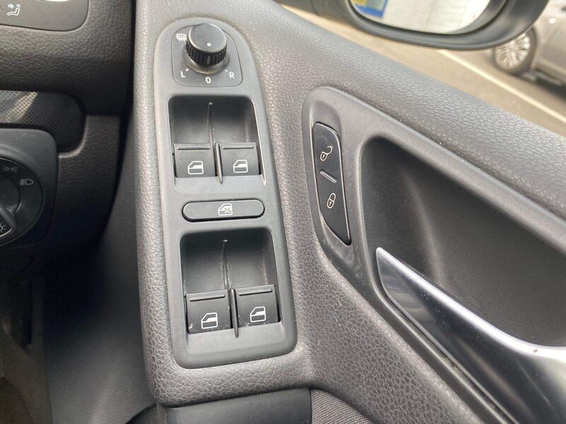 VOLKSWAGEN GOLF 1.6 TDI BlueMotion Tech Match Euro 5 (s/s) 5dr 2011