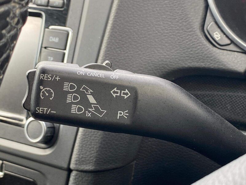 VOLKSWAGEN GOLF 1.6 TDI BlueMotion Tech Match Euro 5 (s/s) 5dr 2011